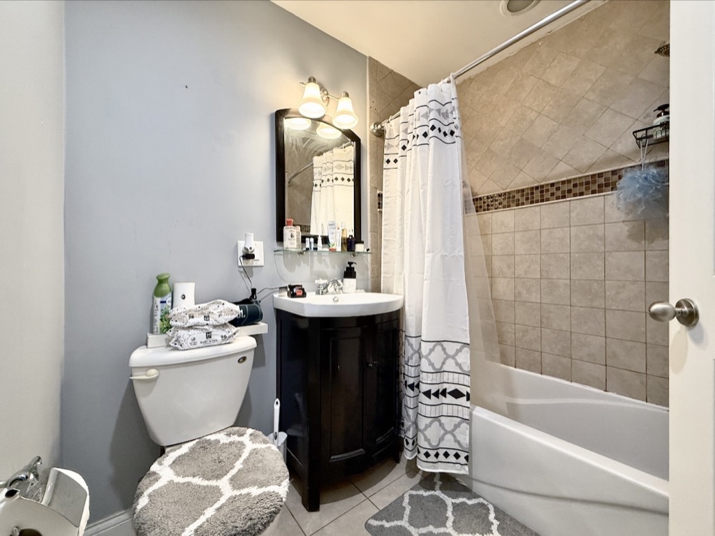 5791 N Ridge Avenue Unit: G