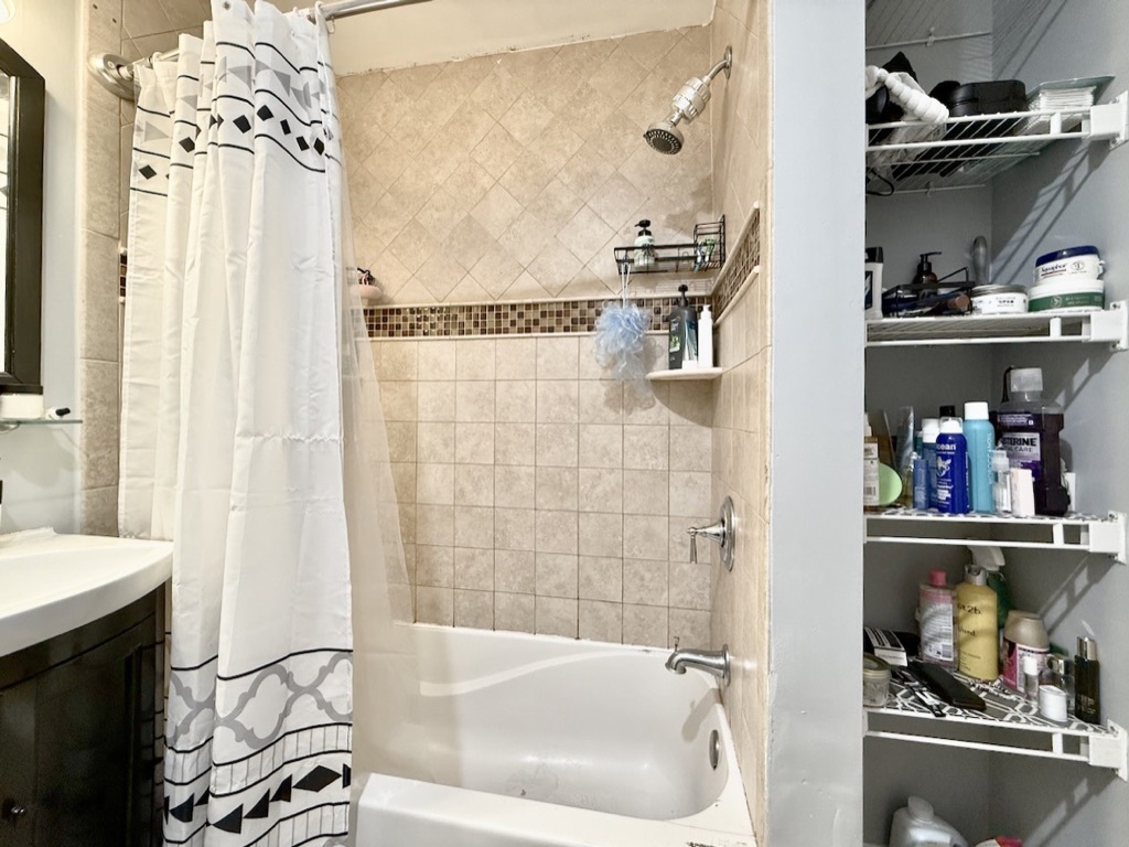 5791 N Ridge Avenue Unit: G