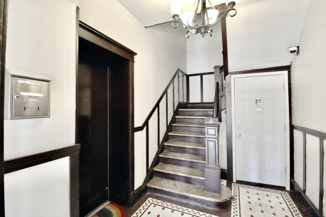 3720 S Indiana Avenue Unit: 2