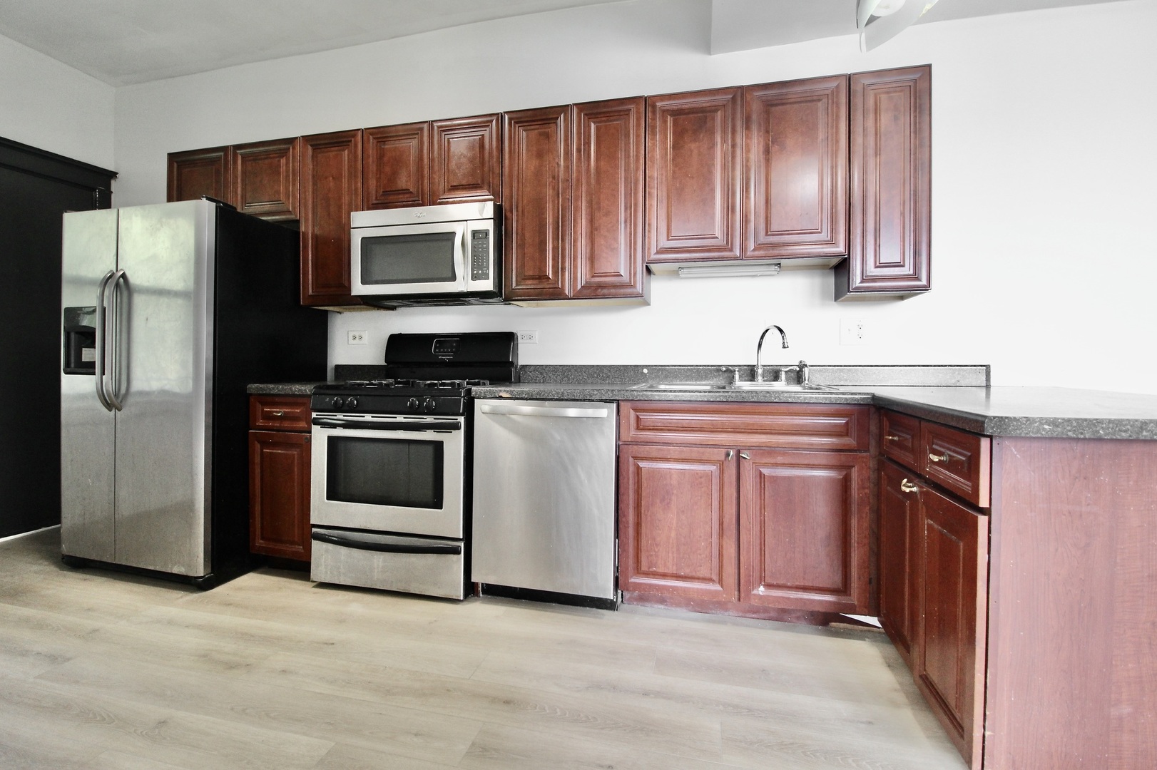 3720 S Indiana Avenue Unit: 2