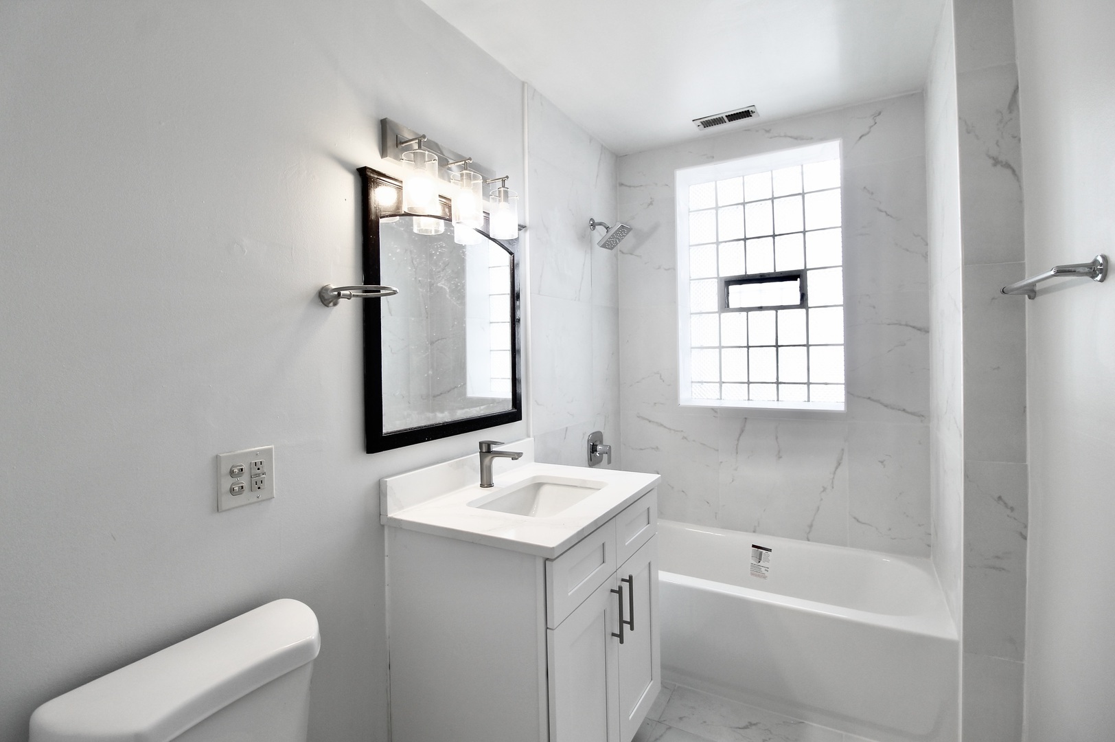 3720 S Indiana Avenue Unit: 2