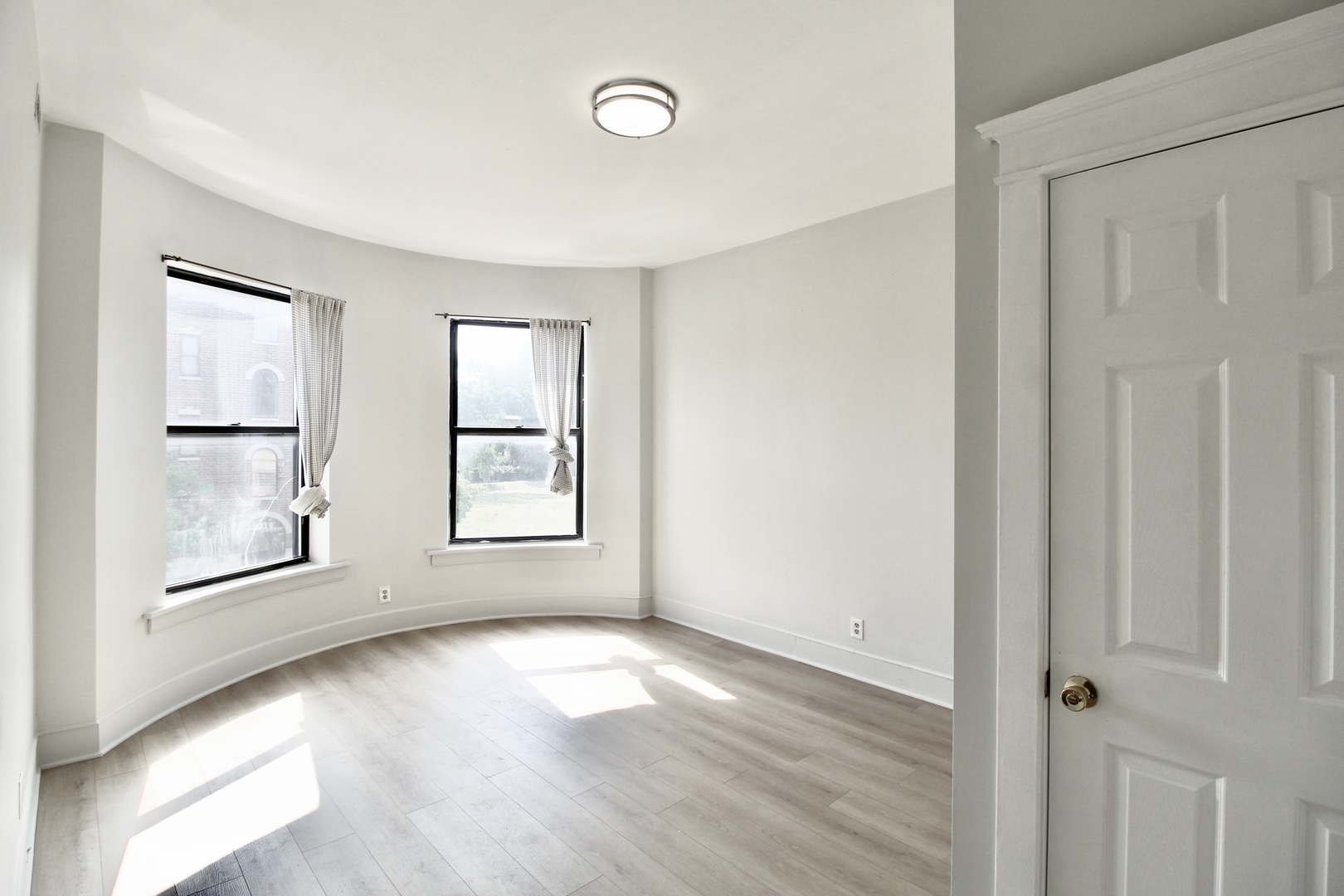 3720 S Indiana Avenue Unit: 2