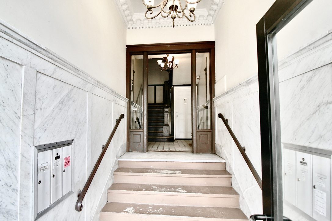 3720 S Indiana Avenue Unit: 2