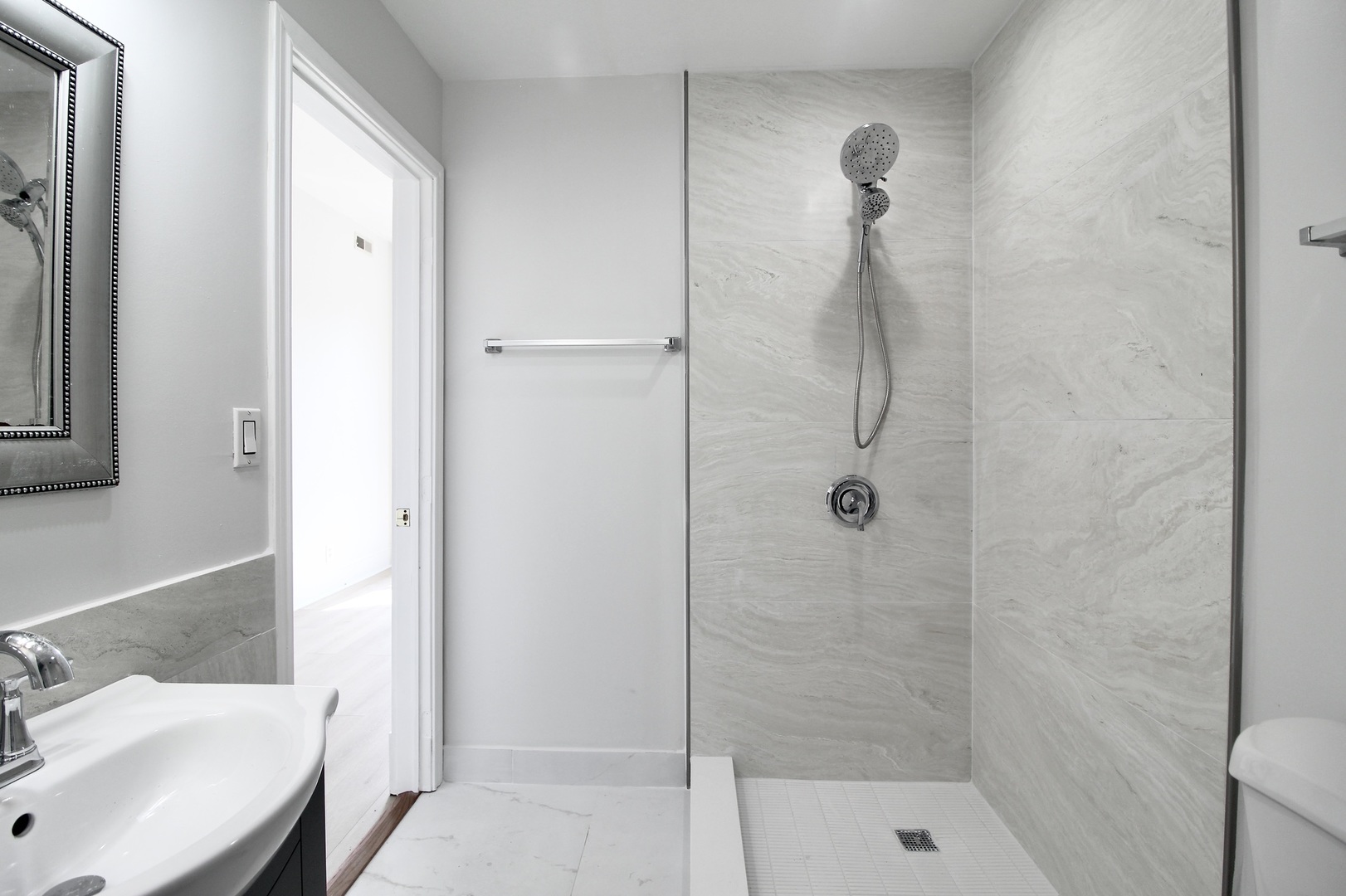 3720 S Indiana Avenue Unit: 2