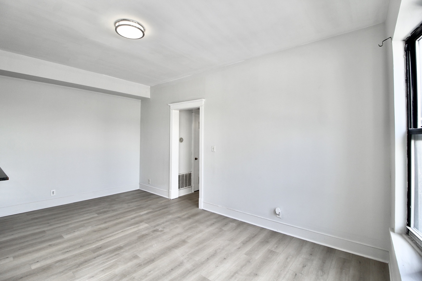 3720 S Indiana Avenue Unit: 2