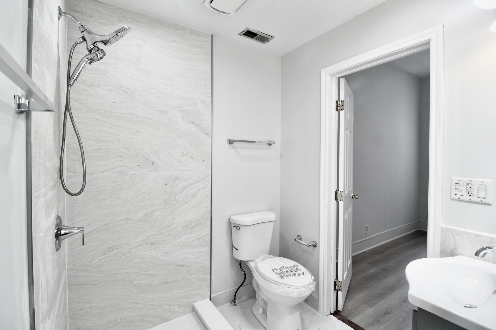 3720 S Indiana Avenue Unit: 2