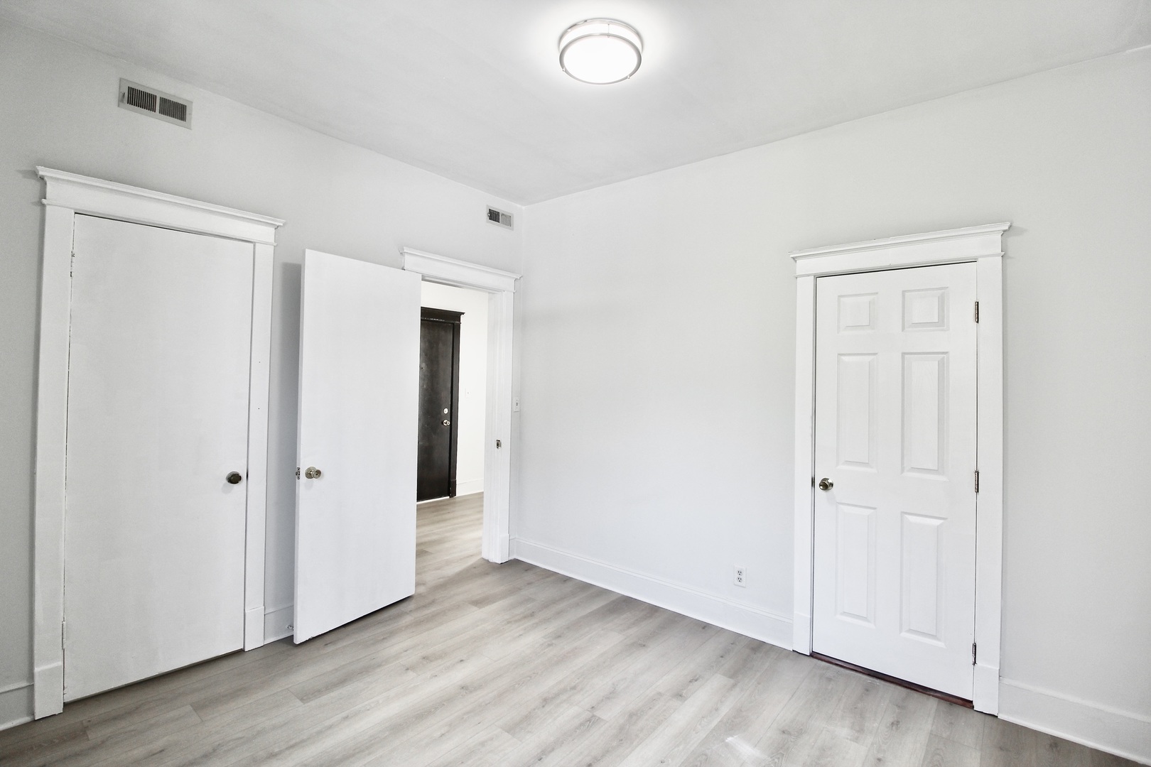 3720 S Indiana Avenue Unit: 2