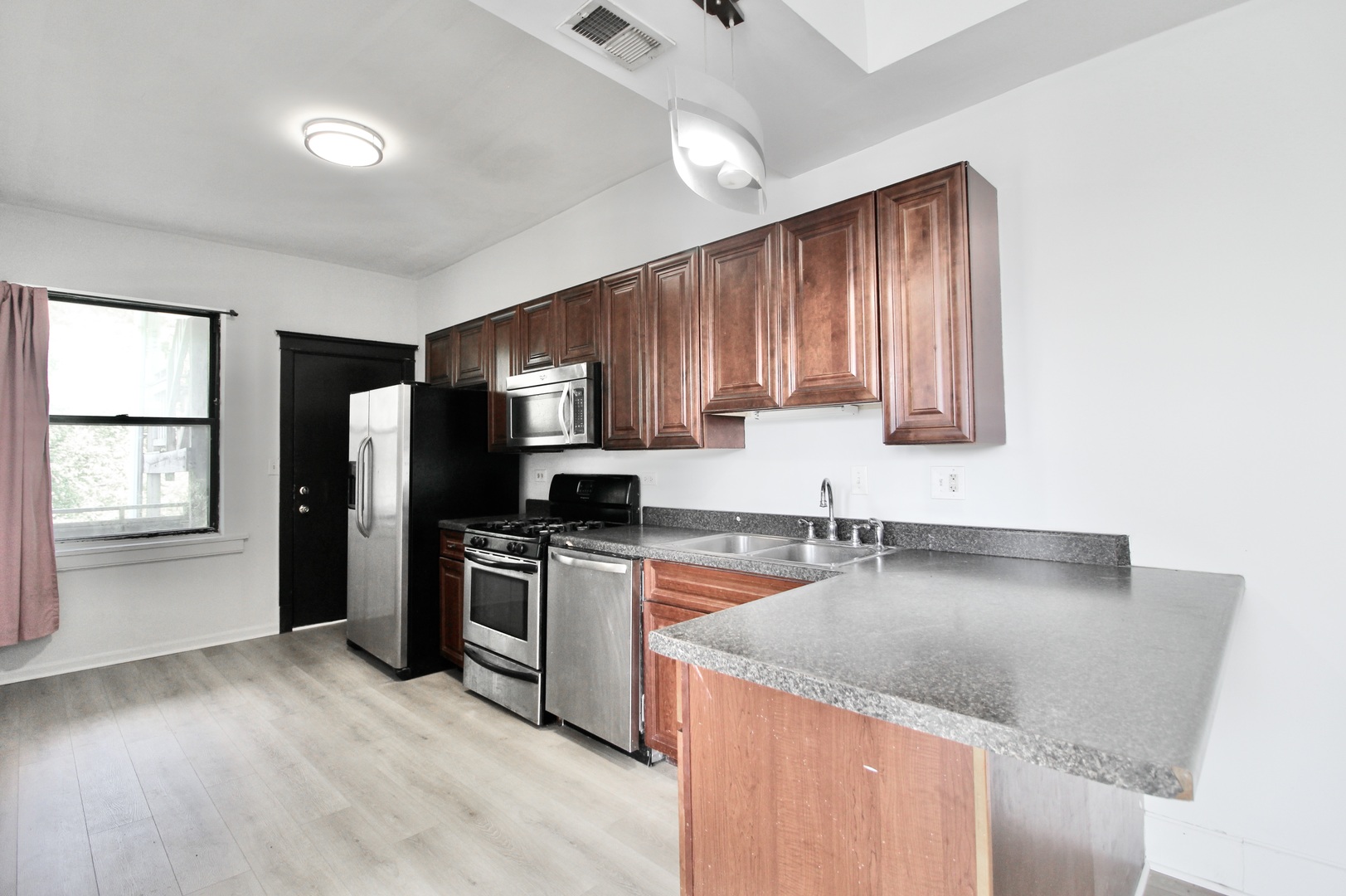 3720 S Indiana Avenue Unit: 2