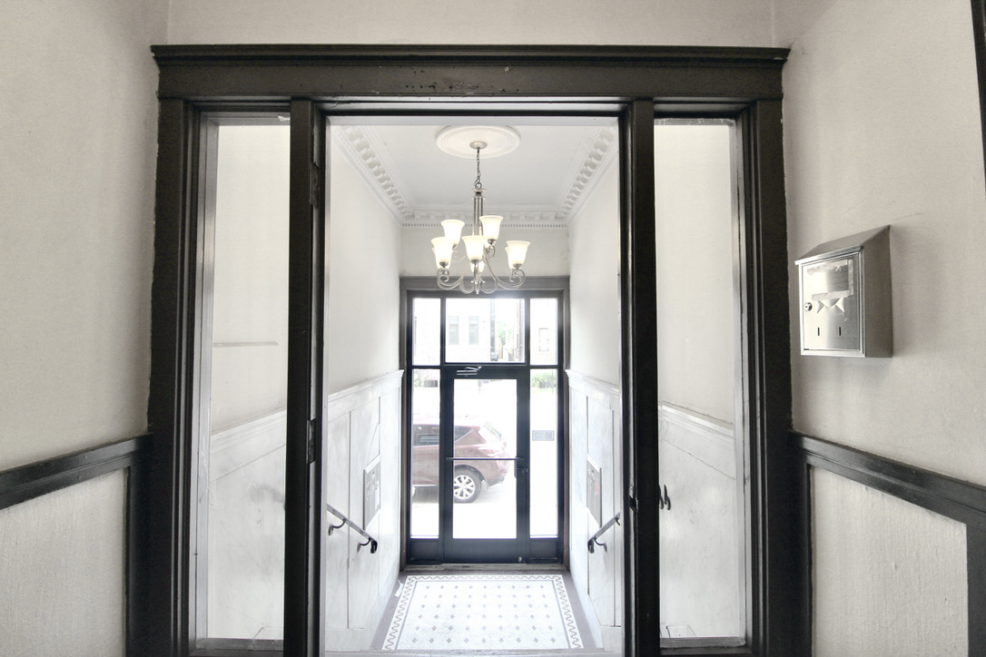 3720 S Indiana Avenue Unit: 2