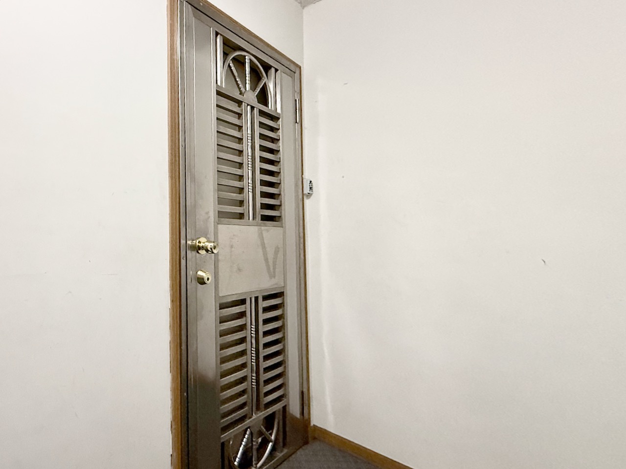 222 W 26th Street Unit: 205