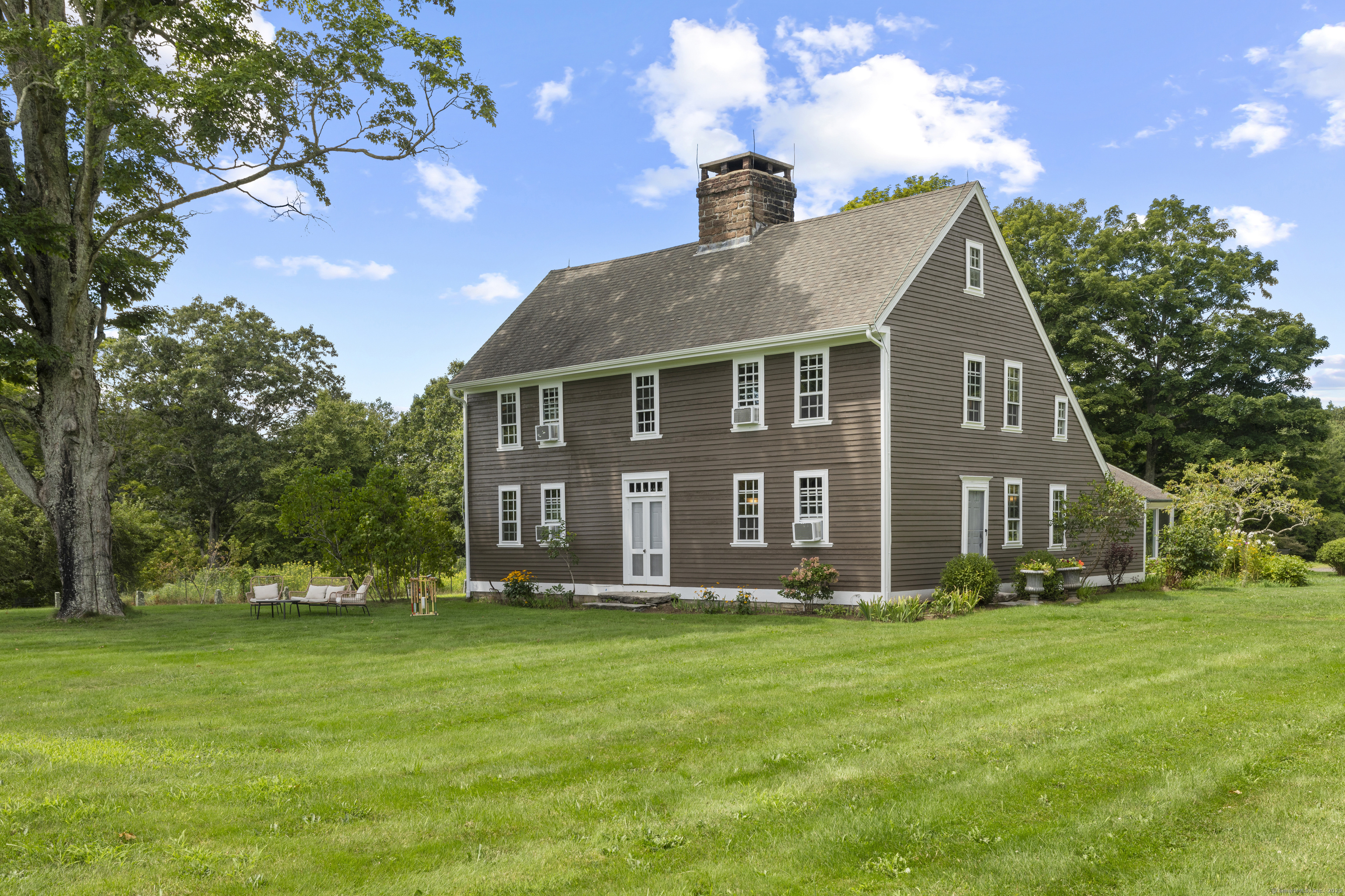 90 Duck Hole Road