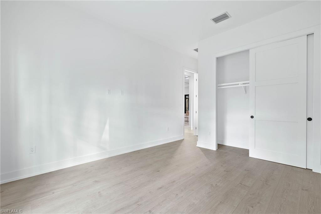 3039 Woodstock AVE