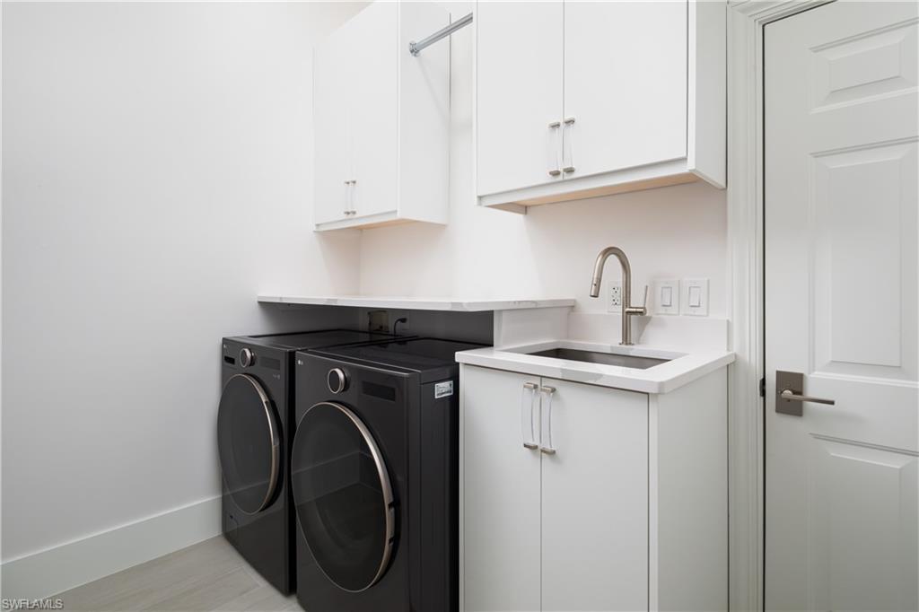914 Villa Florenza DR