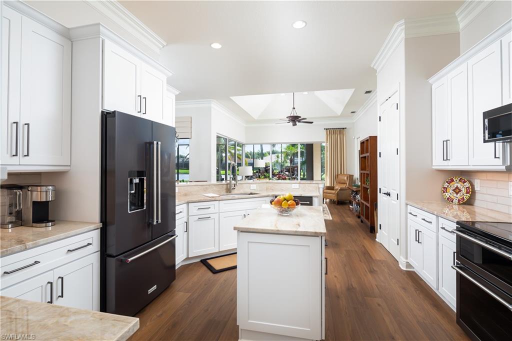 984 Glen Lake CIR
