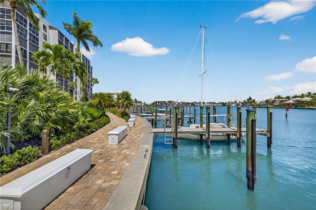 2400 Gulf Shore BLVD N # 4 Unit: PH-4