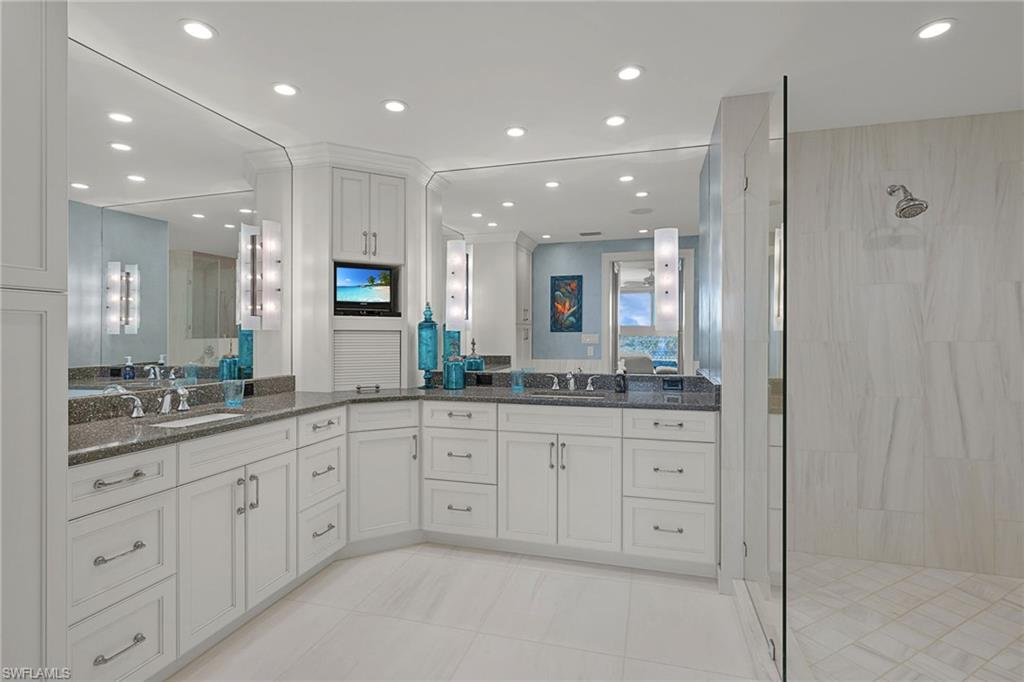 2400 Gulf Shore BLVD N # 4 Unit: PH-4
