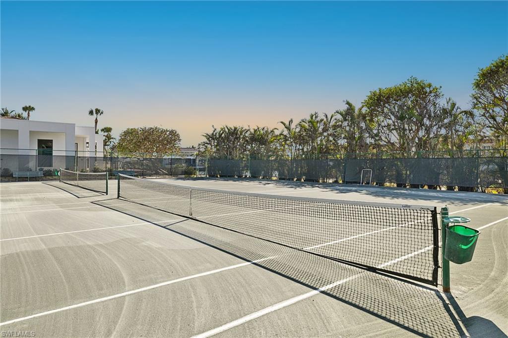 2400 Gulf Shore BLVD N # 4 Unit: PH-4