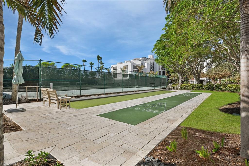 2400 Gulf Shore BLVD N # 4 Unit: PH-4