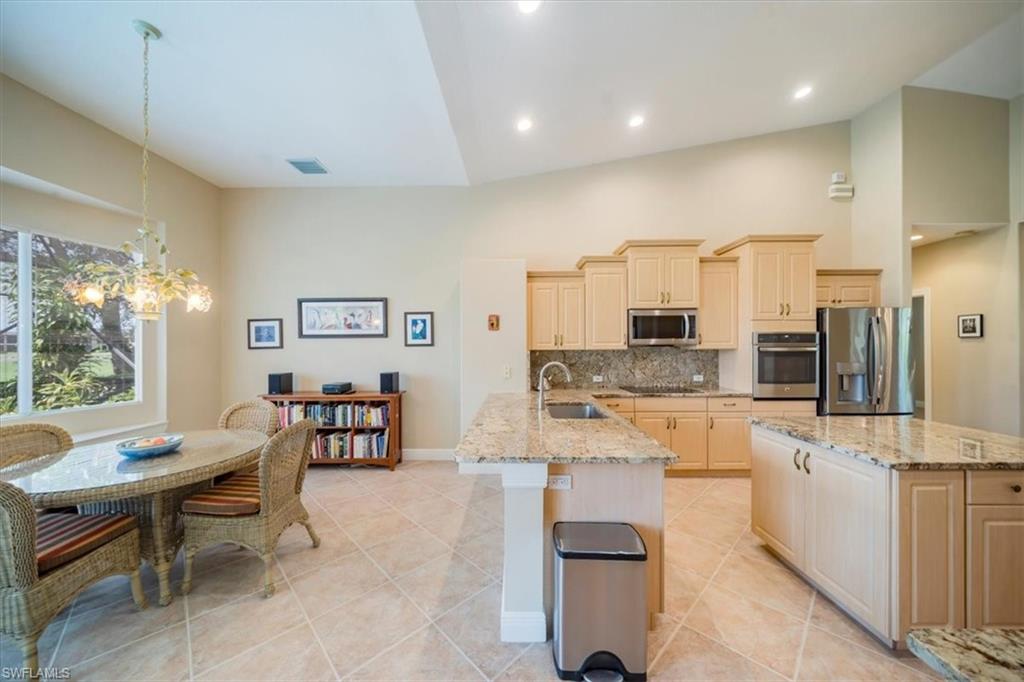 1094 Camelot CIR