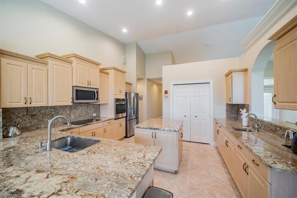1094 Camelot CIR