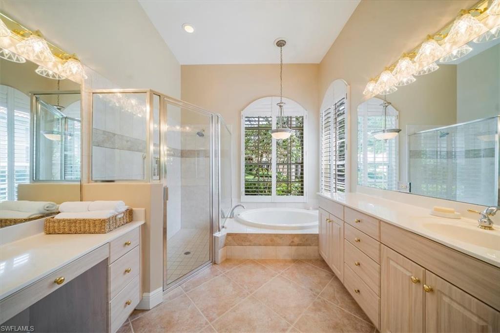 1094 Camelot CIR