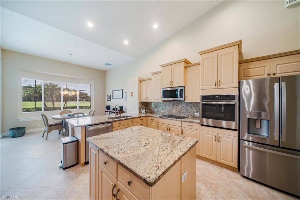 1094 Camelot CIR