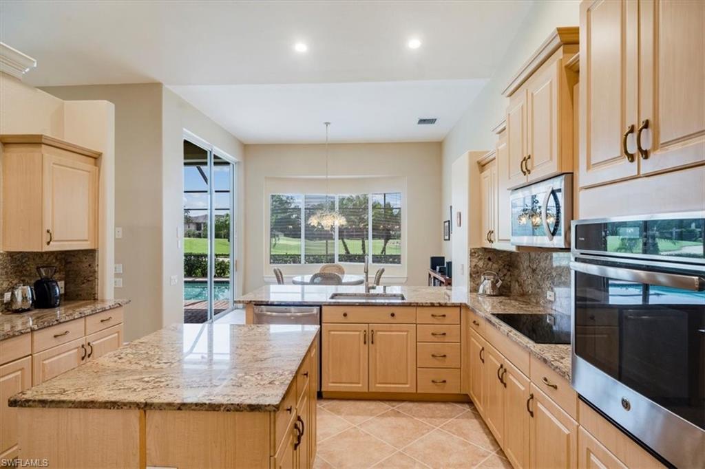 1094 Camelot CIR