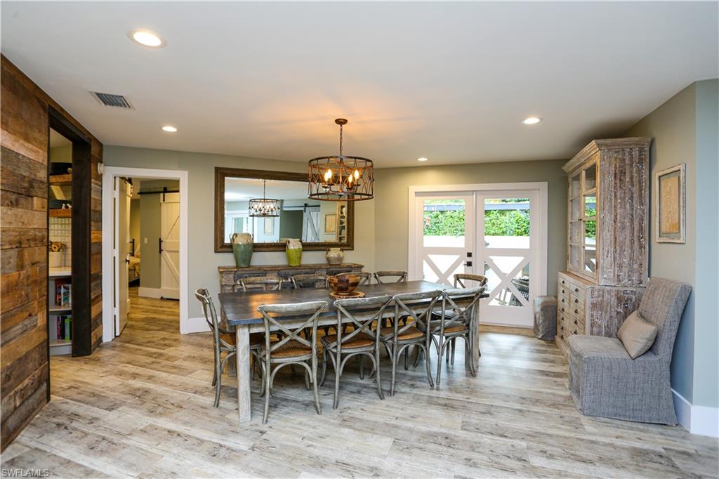 5840 Bur Oaks LN