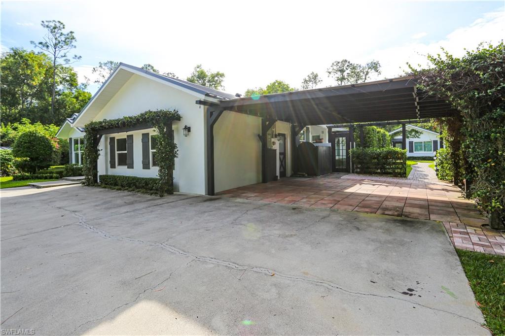 5840 Bur Oaks LN