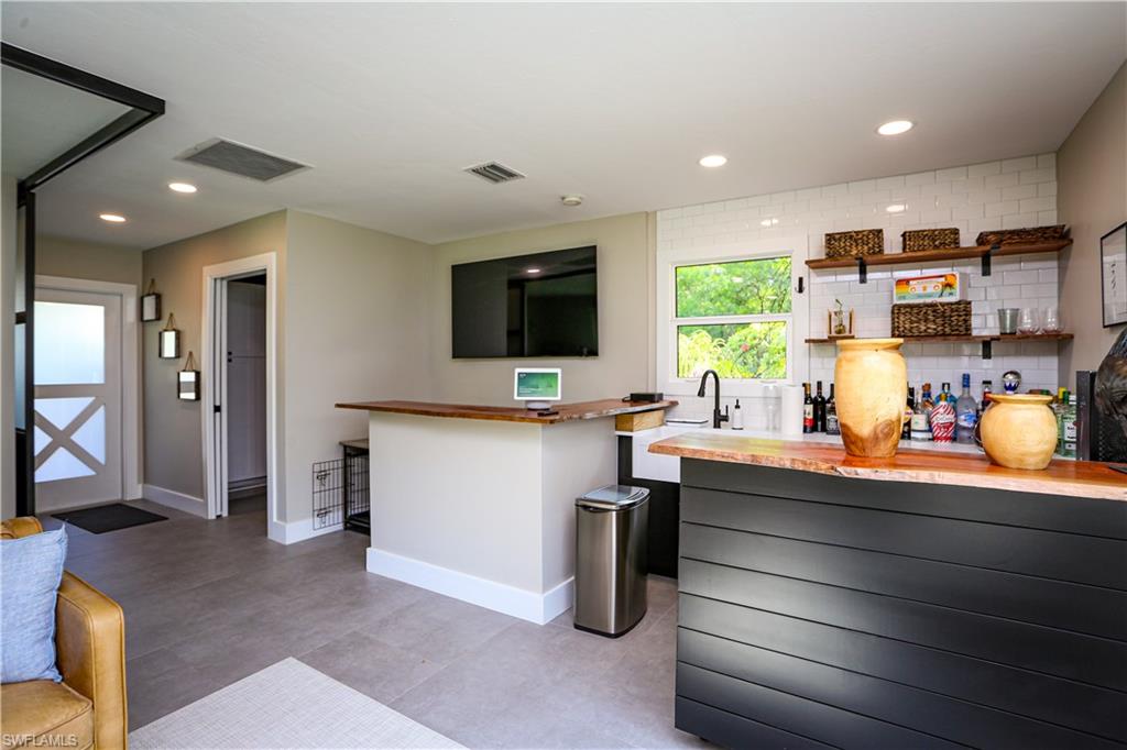 5840 Bur Oaks LN