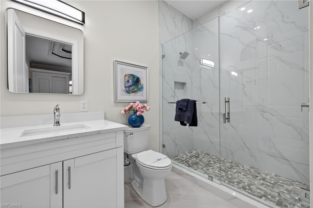 6461 Livingston Woods LN