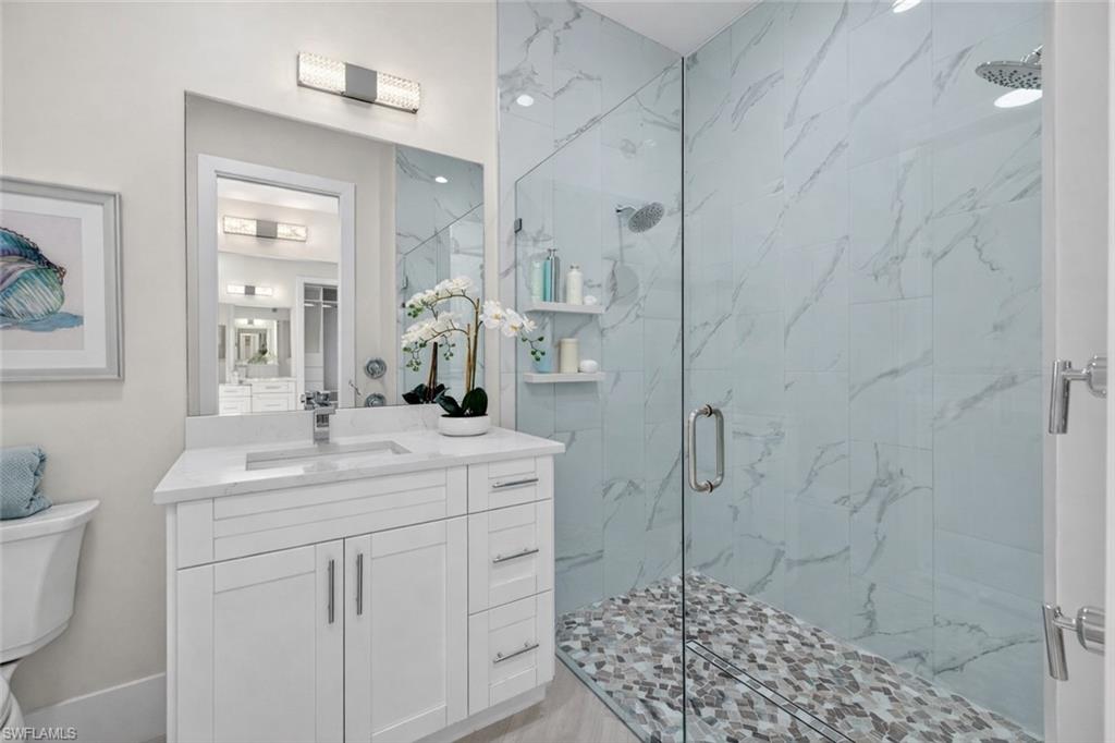 6461 Livingston Woods LN