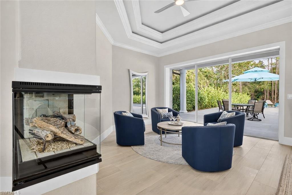 6461 Livingston Woods LN