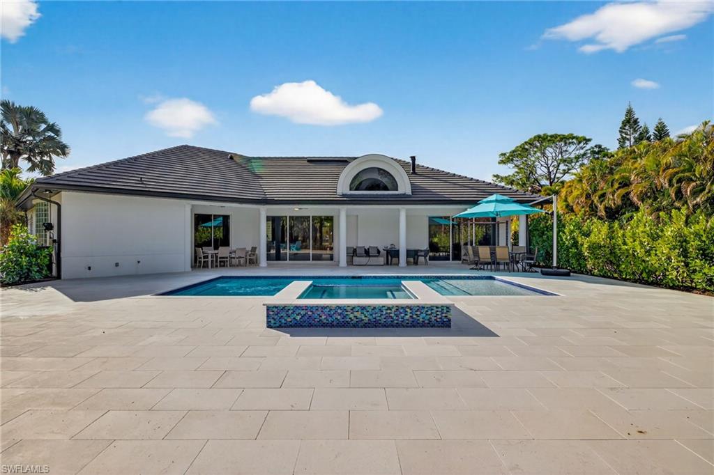 6461 Livingston Woods LN