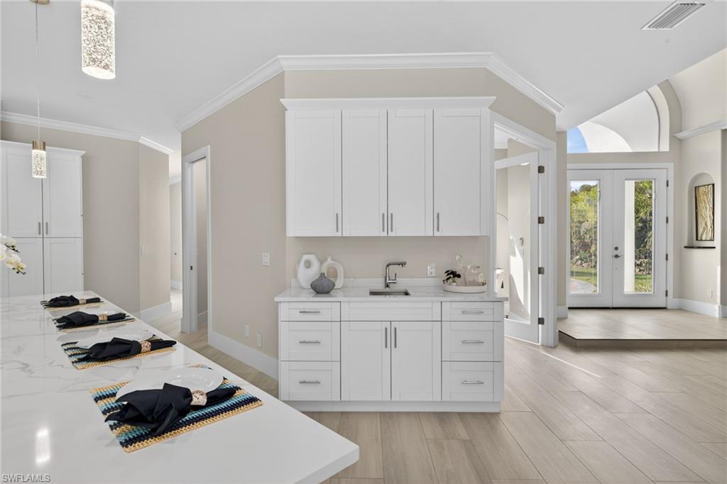 6461 Livingston Woods LN