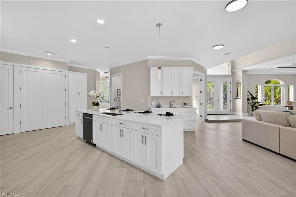 6461 Livingston Woods LN