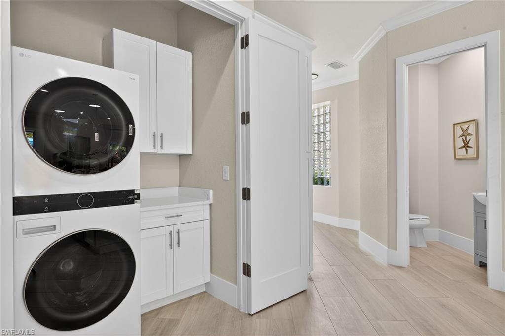 6461 Livingston Woods LN