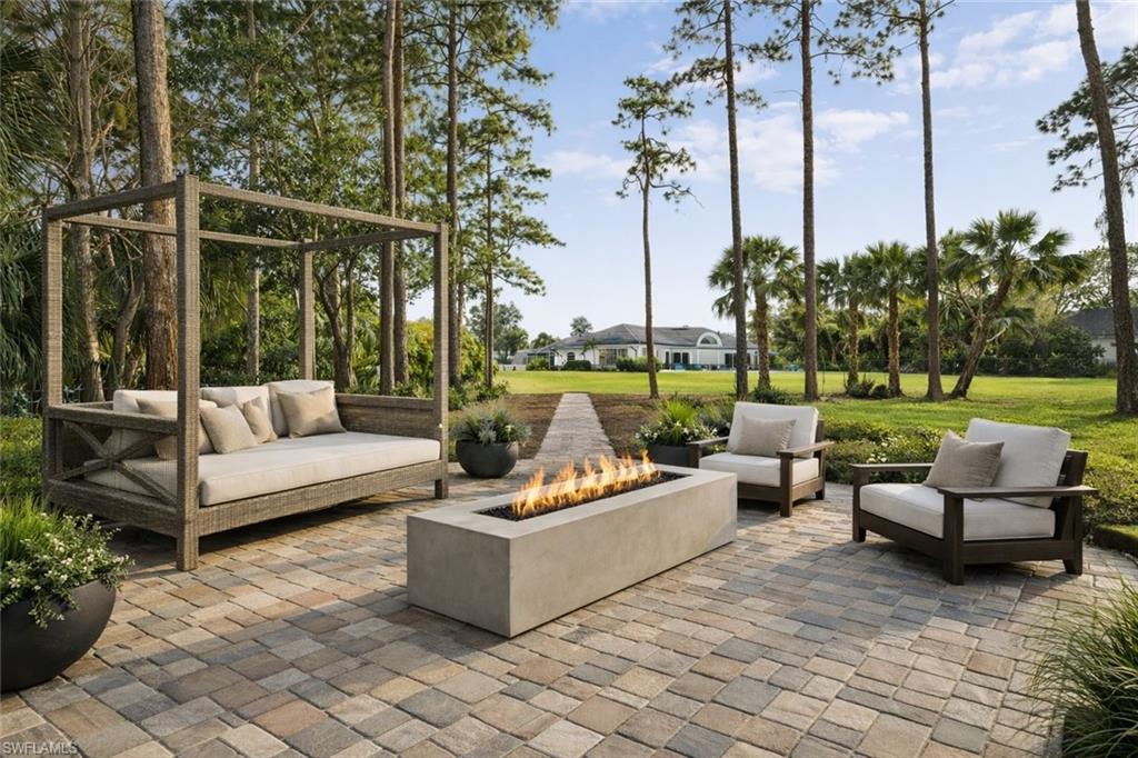 6461 Livingston Woods LN