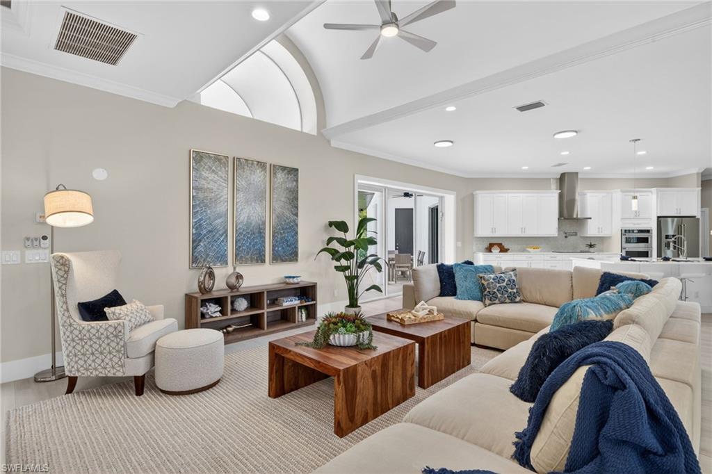 6461 Livingston Woods LN