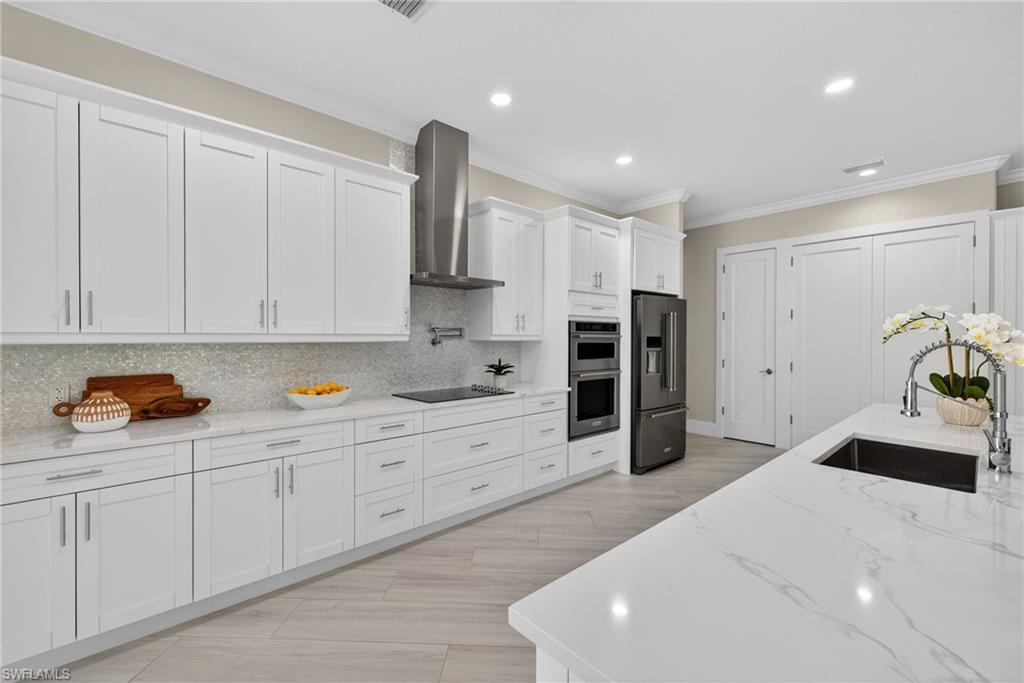 6461 Livingston Woods LN