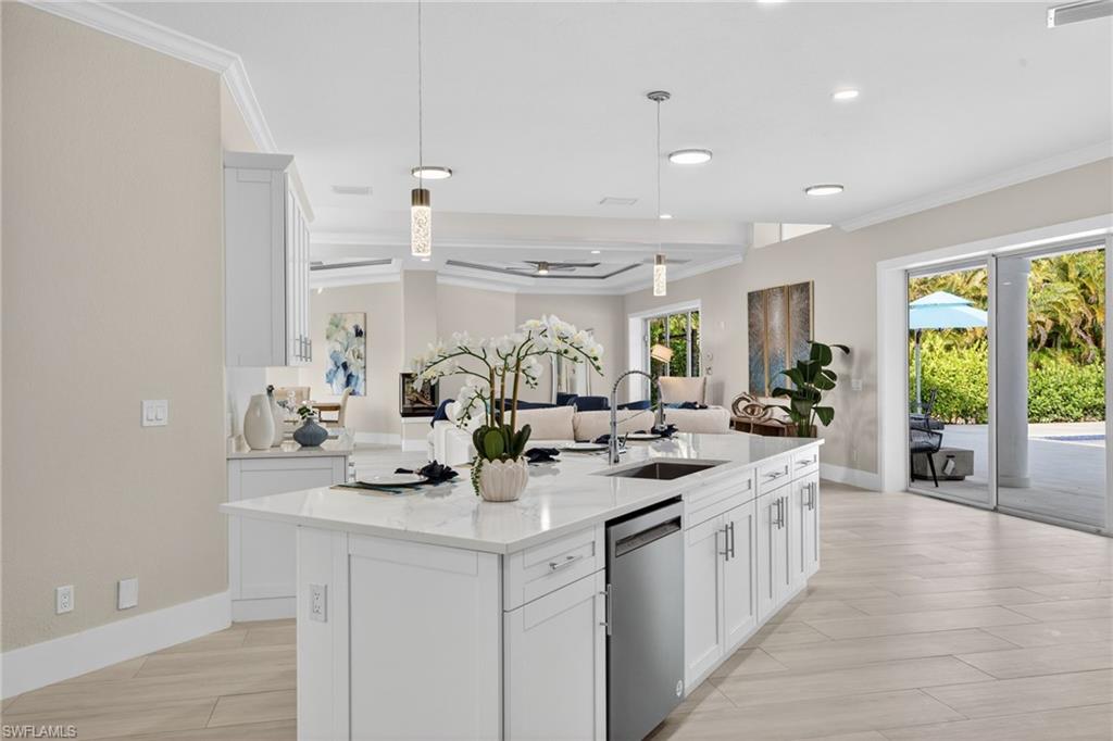 6461 Livingston Woods LN