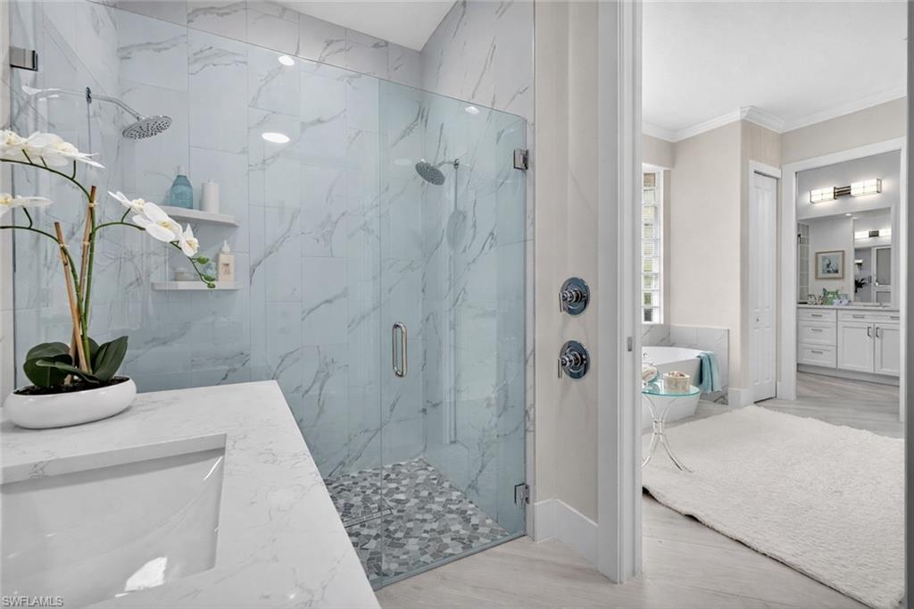 6461 Livingston Woods LN