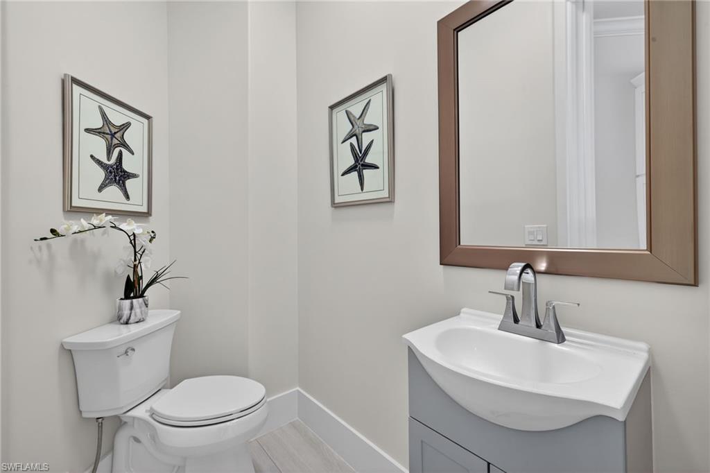 6461 Livingston Woods LN