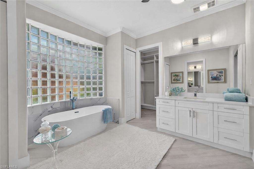 6461 Livingston Woods LN