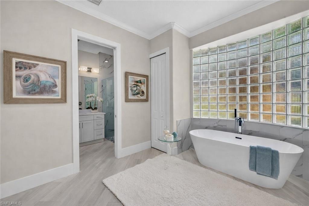 6461 Livingston Woods LN