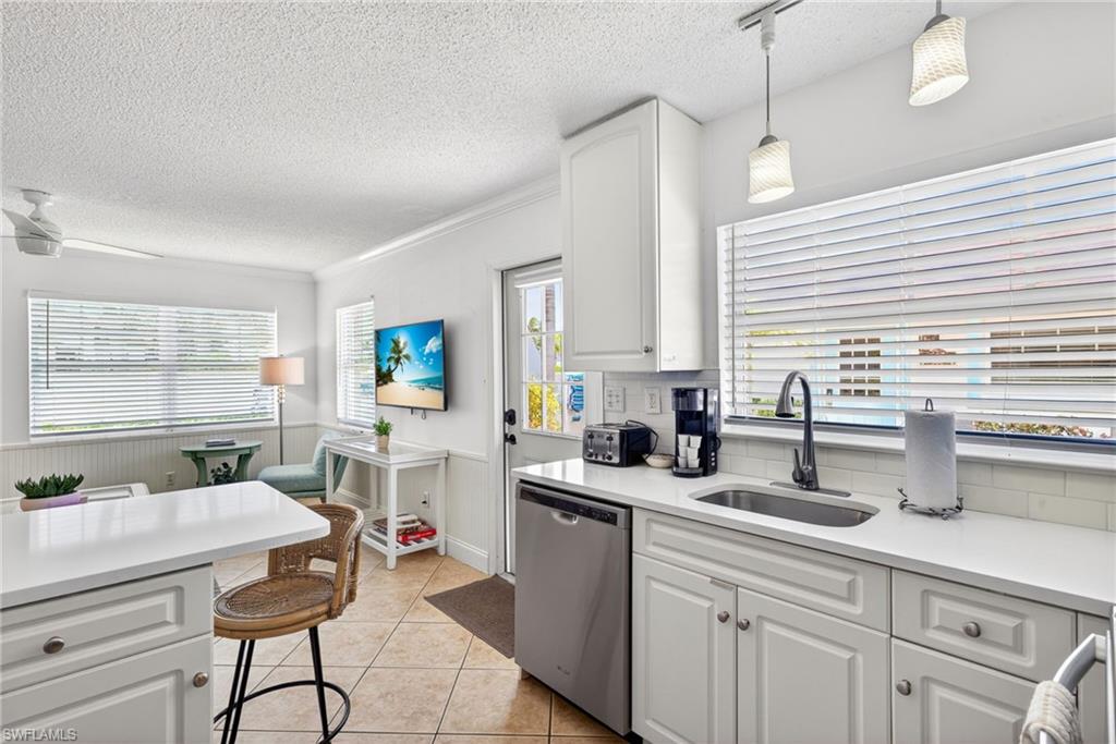 559/563 105th AVE N