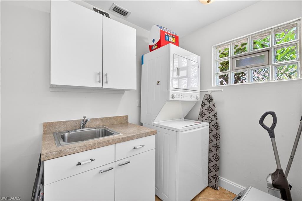 559/563 105th AVE N