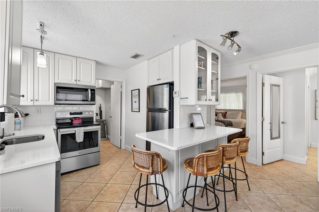 559/563 105th AVE N