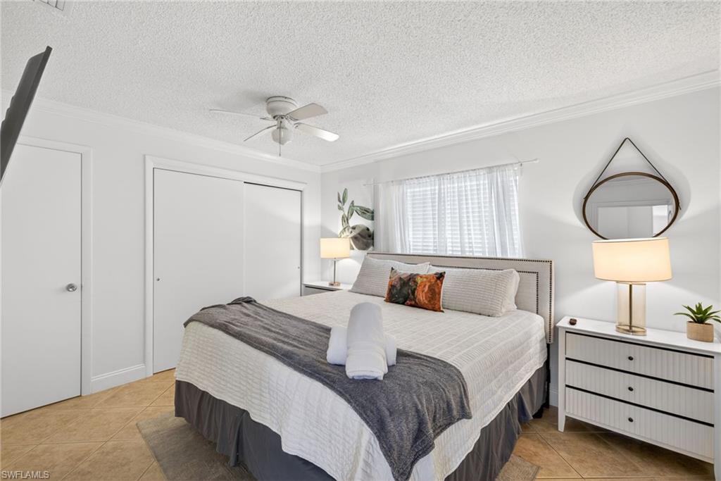 559/563 105th AVE N