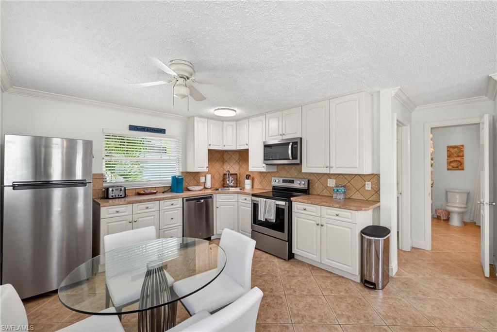 559/563 105th AVE N